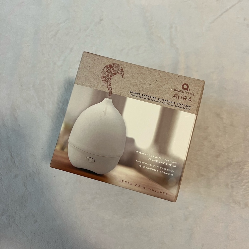 NWT AURA Color Changing Ultrasonic Aroma Diffuser